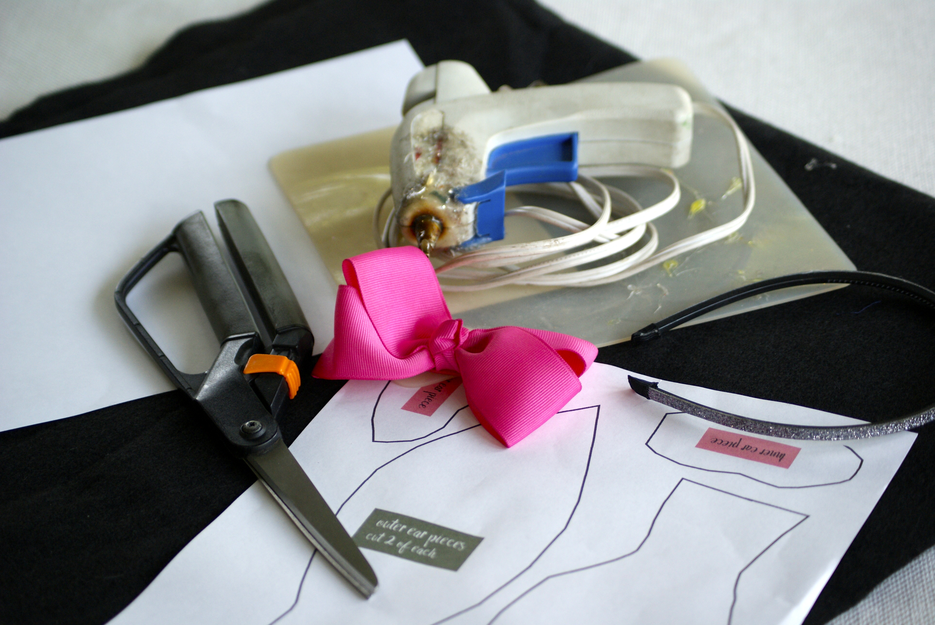 Chick-fil-a Cow Appreciation Day | Cow Appreciation Day Ideas | Chick-fil-A Cow Mask | Chickfila Cow Day | Paper Plate Crafts | Paper Plate Cow | Paper Plate Cow Craft | Cow Mask | Cow Mask for Kids | CFA | Chickfila Cow Appreciation Day Rules | Chickfila Day | Cow Face | Are you ready to #eatmorechikin ? If you're a family that loves Chick-fil-a, you know what Cow Appreciation Day means! And, Six Clever Sisters has easy cow masks ideas for you for the whole family!