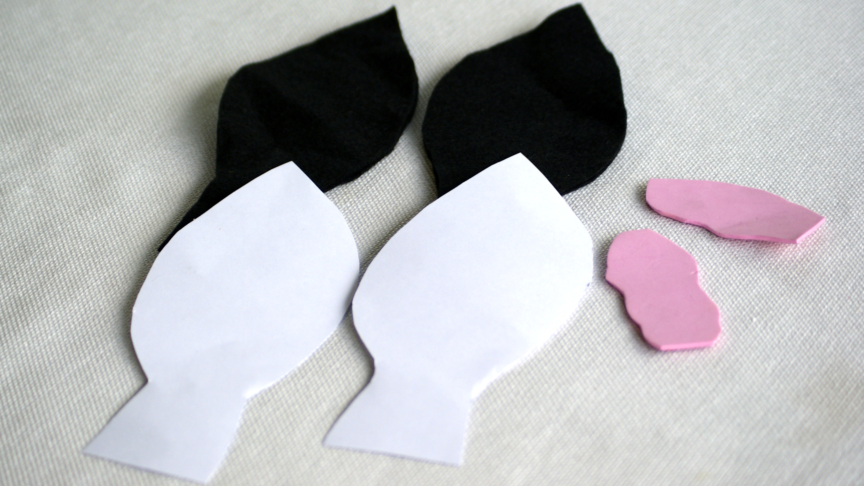 Chick-fil-a Cow Appreciation Day | Cow Appreciation Day Ideas | Chick-fil-A Cow Mask | Chickfila Cow Day | Paper Plate Crafts | Paper Plate Cow | Paper Plate Cow Craft | Cow Mask | Cow Mask for Kids | CFA | Chickfila Cow Appreciation Day Rules | Chickfila Day | Cow Face | Are you ready to #eatmorechikin ? If you're a family that loves Chick-fil-a, you know what Cow Appreciation Day means! And, Six Clever Sisters has easy cow masks ideas for you for the whole family!