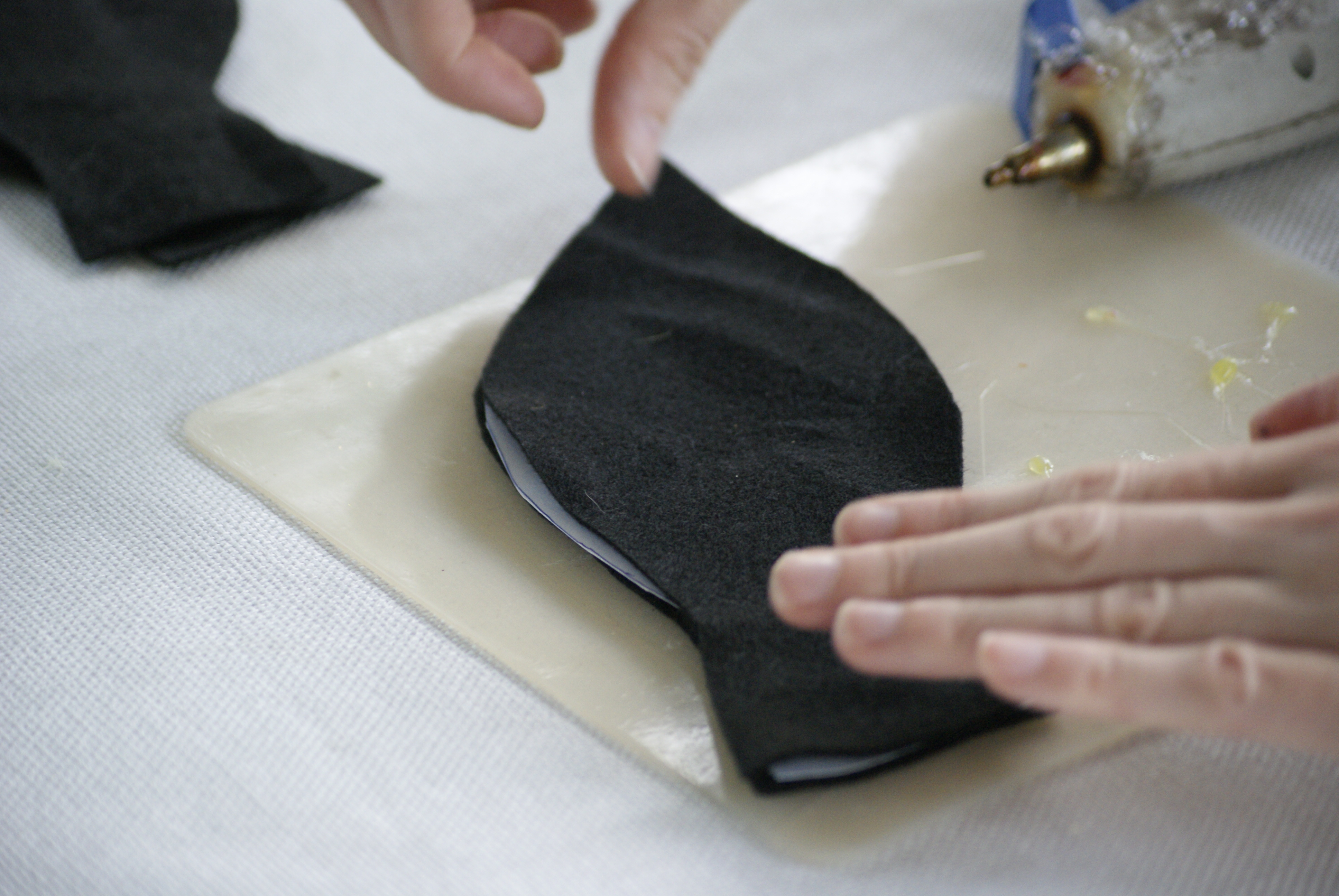 Chick-fil-a Cow Appreciation Day | Cow Appreciation Day Ideas | Chick-fil-A Cow Mask | Chickfila Cow Day | Paper Plate Crafts | Paper Plate Cow | Paper Plate Cow Craft | Cow Mask | Cow Mask for Kids | CFA | Chickfila Cow Appreciation Day Rules | Chickfila Day | Cow Face | Are you ready to #eatmorechikin ? If you're a family that loves Chick-fil-a, you know what Cow Appreciation Day means! And, Six Clever Sisters has easy cow masks ideas for you for the whole family!