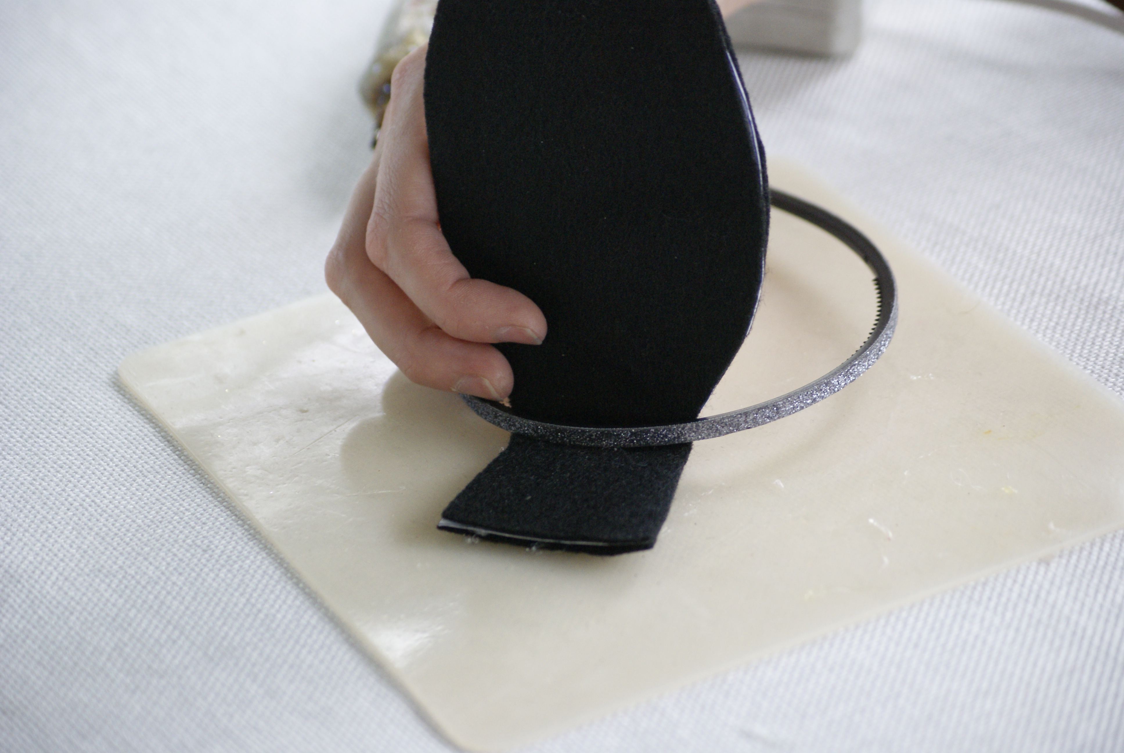 Chick-fil-a Cow Appreciation Day | Cow Appreciation Day Ideas | Chick-fil-A Cow Mask | Chickfila Cow Day | Paper Plate Crafts | Paper Plate Cow | Paper Plate Cow Craft | Cow Mask | Cow Mask for Kids | CFA | Chickfila Cow Appreciation Day Rules | Chickfila Day | Cow Face | Are you ready to #eatmorechikin ? If you're a family that loves Chick-fil-a, you know what Cow Appreciation Day means! And, Six Clever Sisters has easy cow masks ideas for you for the whole family!