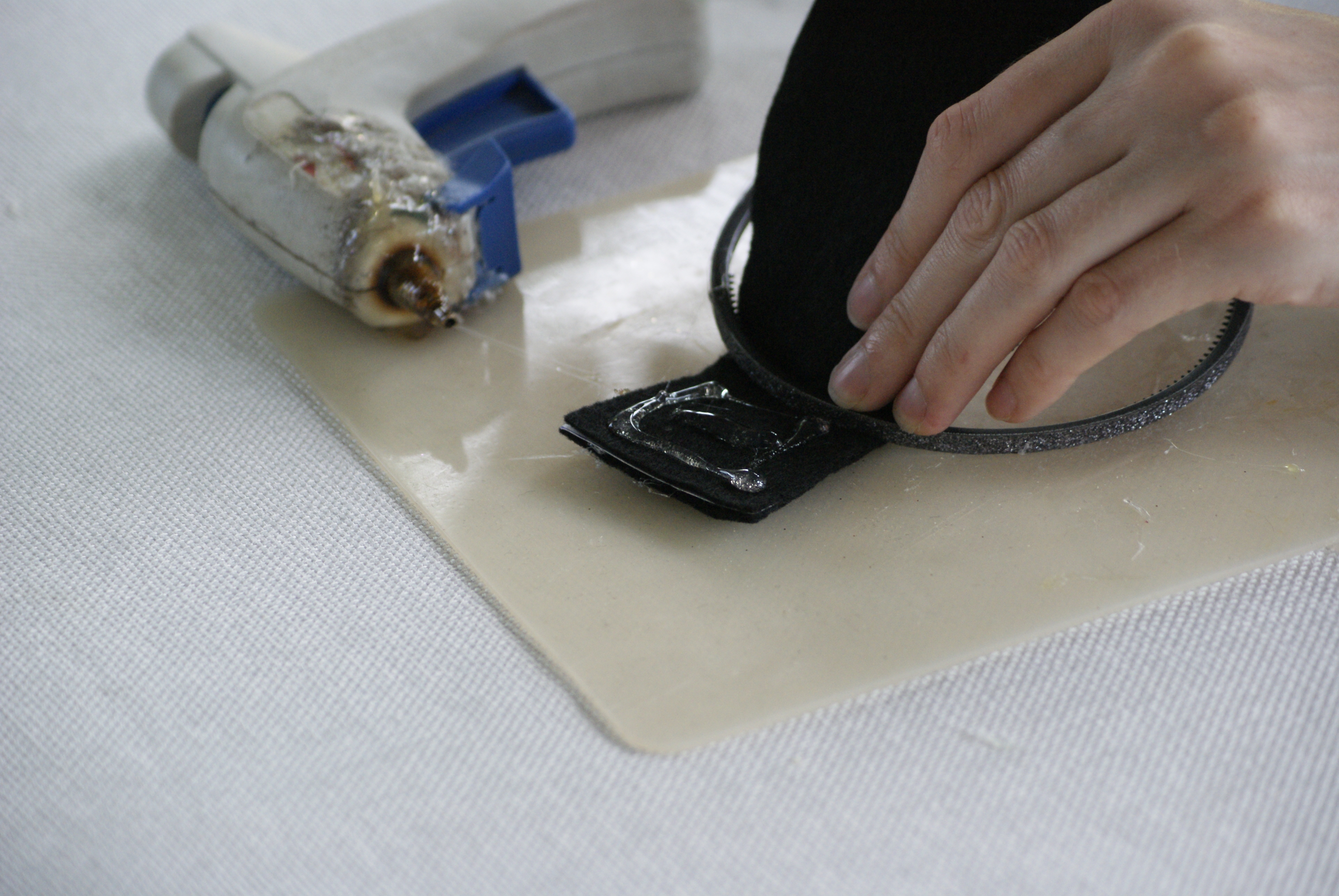 Chick-fil-a Cow Appreciation Day | Cow Appreciation Day Ideas | Chick-fil-A Cow Mask | Chickfila Cow Day | Paper Plate Crafts | Paper Plate Cow | Paper Plate Cow Craft | Cow Mask | Cow Mask for Kids | CFA | Chickfila Cow Appreciation Day Rules | Chickfila Day | Cow Face | Are you ready to #eatmorechikin ? If you're a family that loves Chick-fil-a, you know what Cow Appreciation Day means! And, Six Clever Sisters has easy cow masks ideas for you for the whole family!