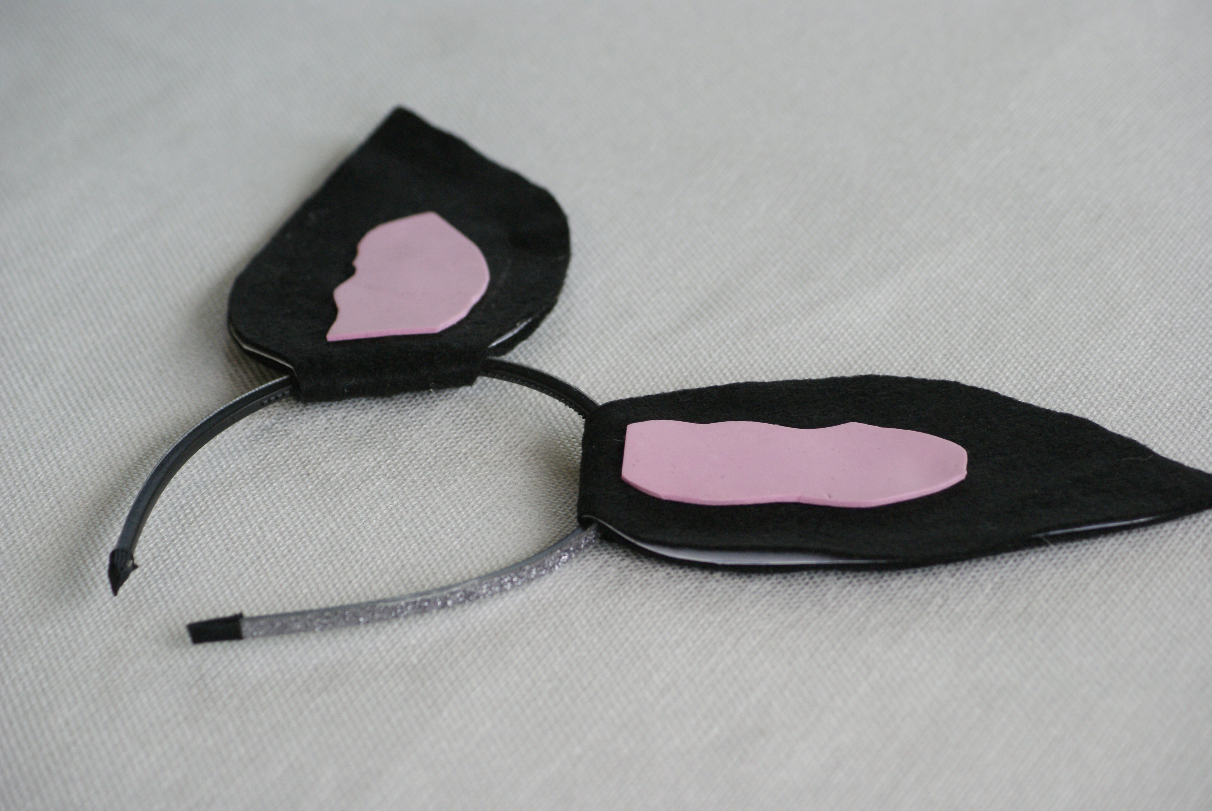 Chick-fil-a Cow Appreciation Day | Cow Appreciation Day Ideas | Chick-fil-A Cow Mask | Chickfila Cow Day | Paper Plate Crafts | Paper Plate Cow | Paper Plate Cow Craft | Cow Mask | Cow Mask for Kids | CFA | Chickfila Cow Appreciation Day Rules | Chickfila Day | Cow Face | Are you ready to #eatmorechikin ? If you're a family that loves Chick-fil-a, you know what Cow Appreciation Day means! And, Six Clever Sisters has easy cow masks ideas for you for the whole family!