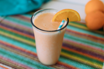 Orange Julius Copycat Recipes | Orange Julius Recipe | Orange Julius Smoothie | Orange Julius At Home | Orange Julius Copycat Smoothie | Copycat Orange Julius Drink | This cool, refreshing frothy orange smoothie drink is a perfect drink for a hot summer day! #copycatrecipe #summerdrinks #orangejulius #dqorangejulius #sixcleversisters