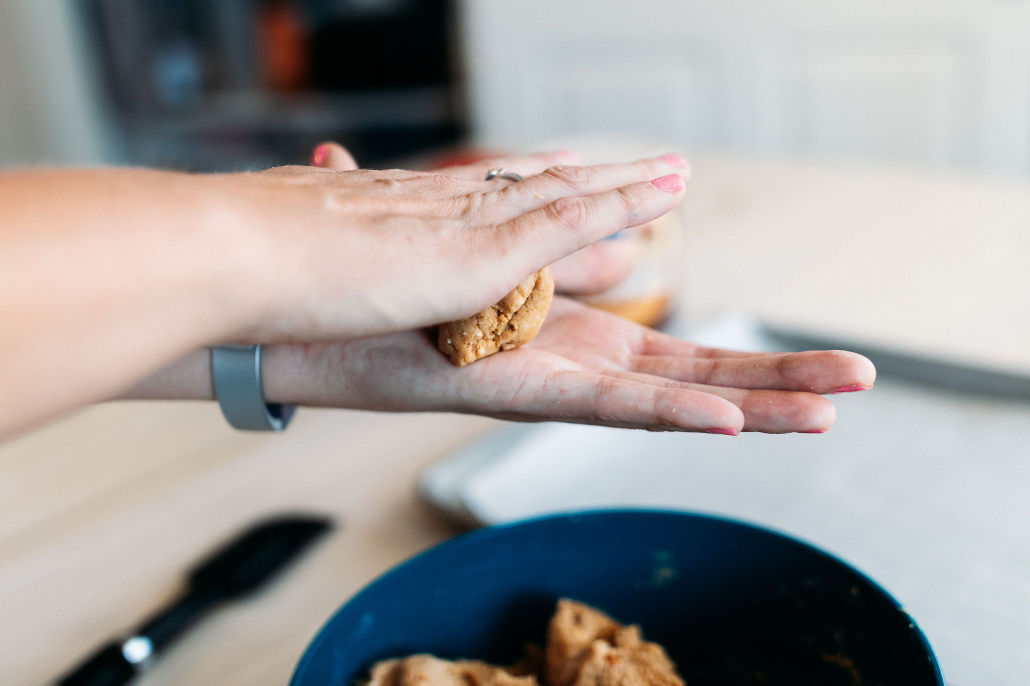 Peanut Butter Balls | No-Bake Peanut Butter Balls | Protein Snack | Peanut Butter Protein Ball | No-Bake Snack | This easy, peanut butter snack is packed with protein. It requires no baking either and can be made in minutes! #pb #peanutbutter #protein #snackideas #recipe #recipeoftheday #easyrecipe