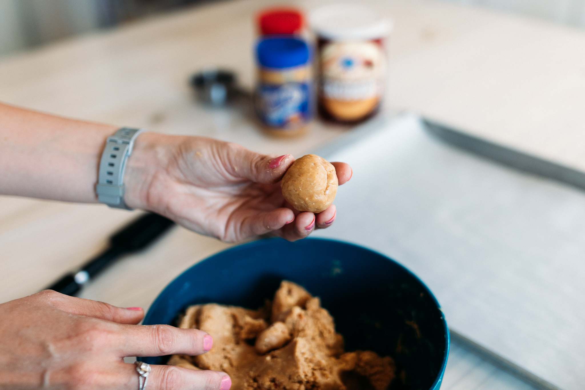 Peanut Butter Balls | No-Bake Peanut Butter Balls | Protein Snack | Peanut Butter Protein Ball | No-Bake Snack | This easy, peanut butter snack is packed with protein. It requires no baking either and can be made in minutes! #pb #peanutbutter #protein #snackideas #recipe #recipeoftheday #easyrecipe