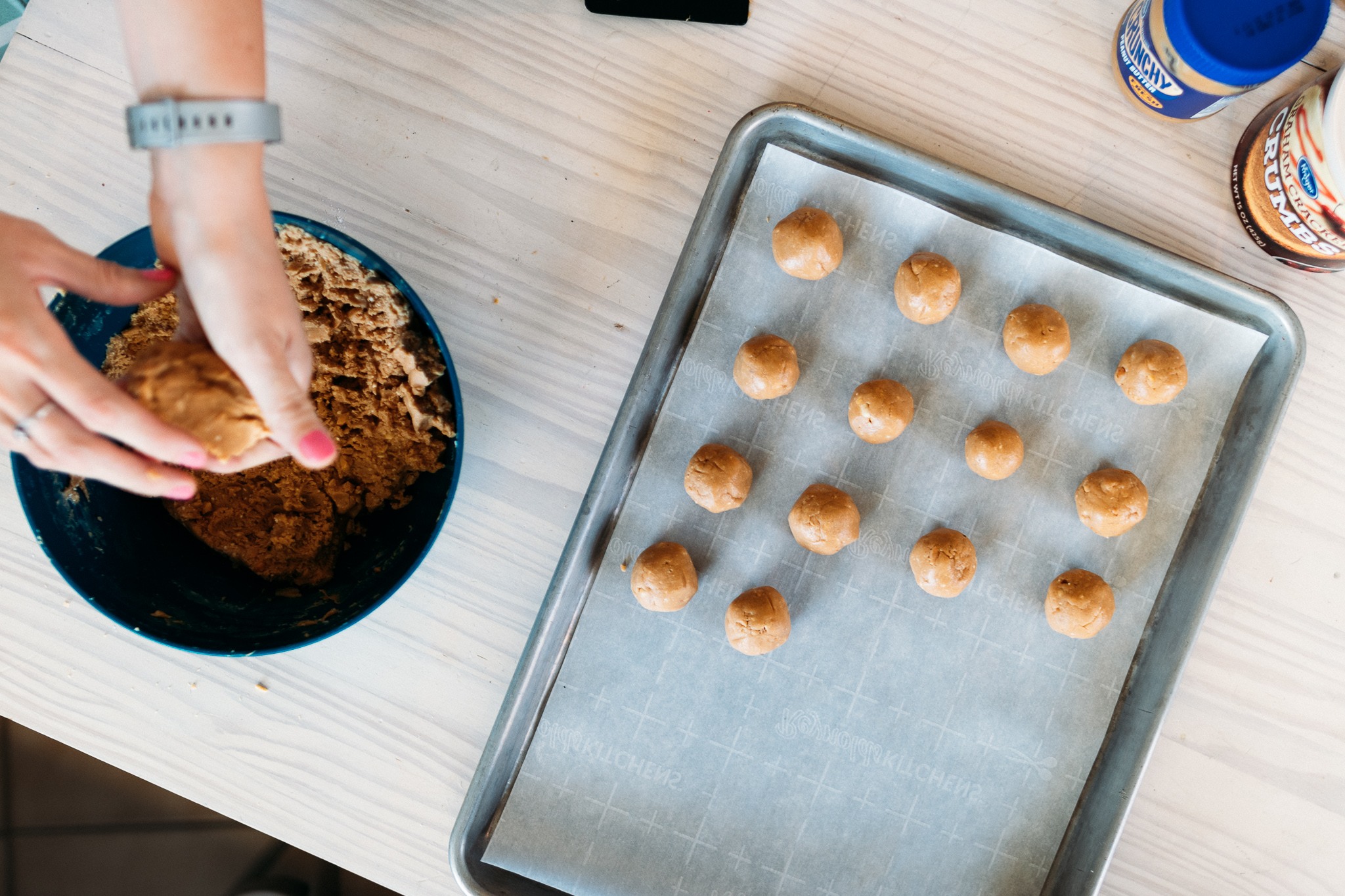 Peanut Butter Balls | No-Bake Peanut Butter Balls | Protein Snack | Peanut Butter Protein Ball | No-Bake Snack | This easy, peanut butter snack is packed with protein. It requires no baking either and can be made in minutes! #pb #peanutbutter #protein #snackideas #recipe #recipeoftheday #easyrecipe