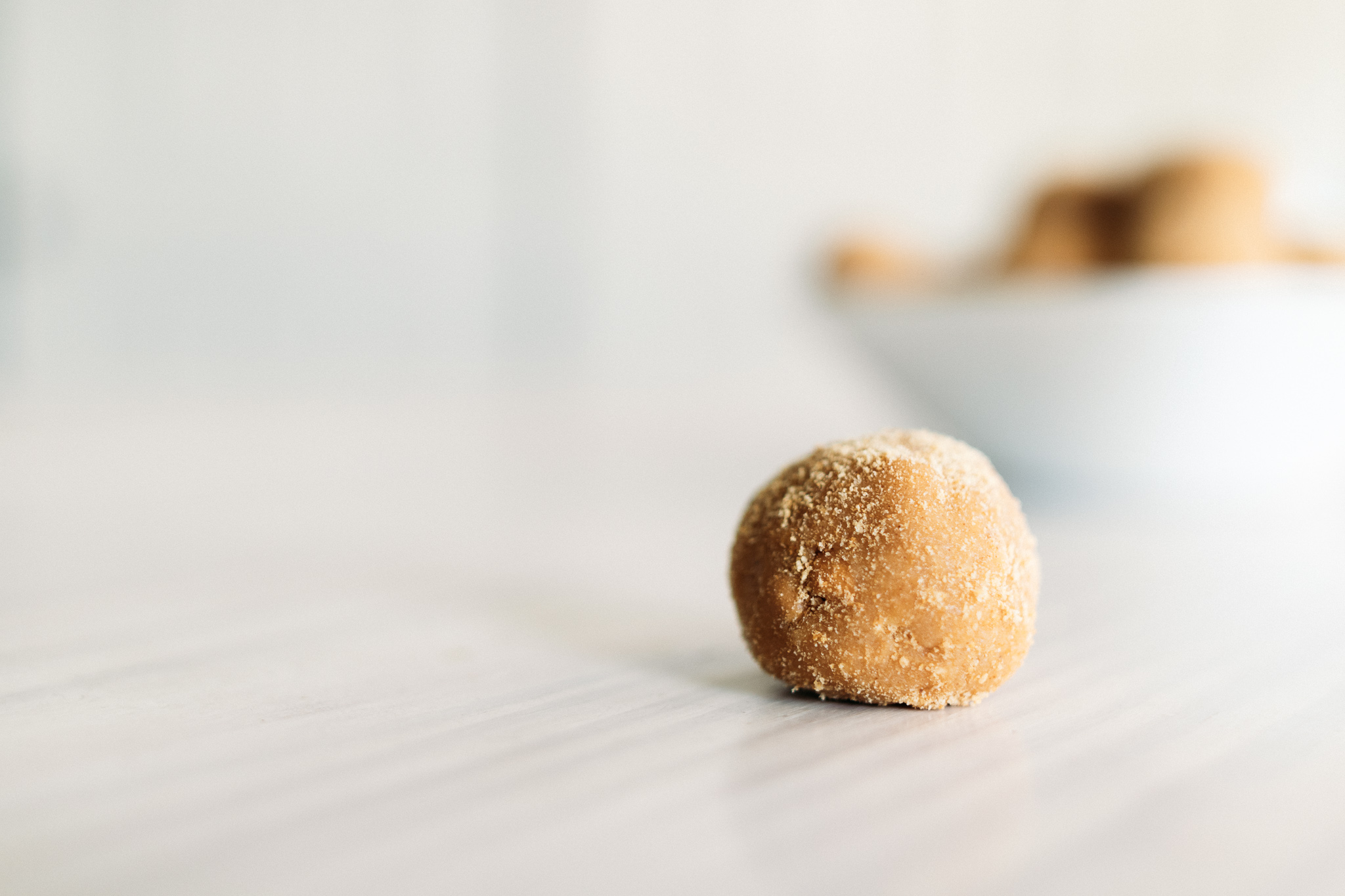  Peanut Butter Balls | No-Bake Peanut Butter Balls | Protein Snack | Peanut Butter Protein Ball | No-Bake Snack | This easy, peanut butter snack is packed with protein. It requires no baking either and can be made in minutes! #pb #peanutbutter #protein #snackideas #recipe #recipeoftheday #easyrecipe