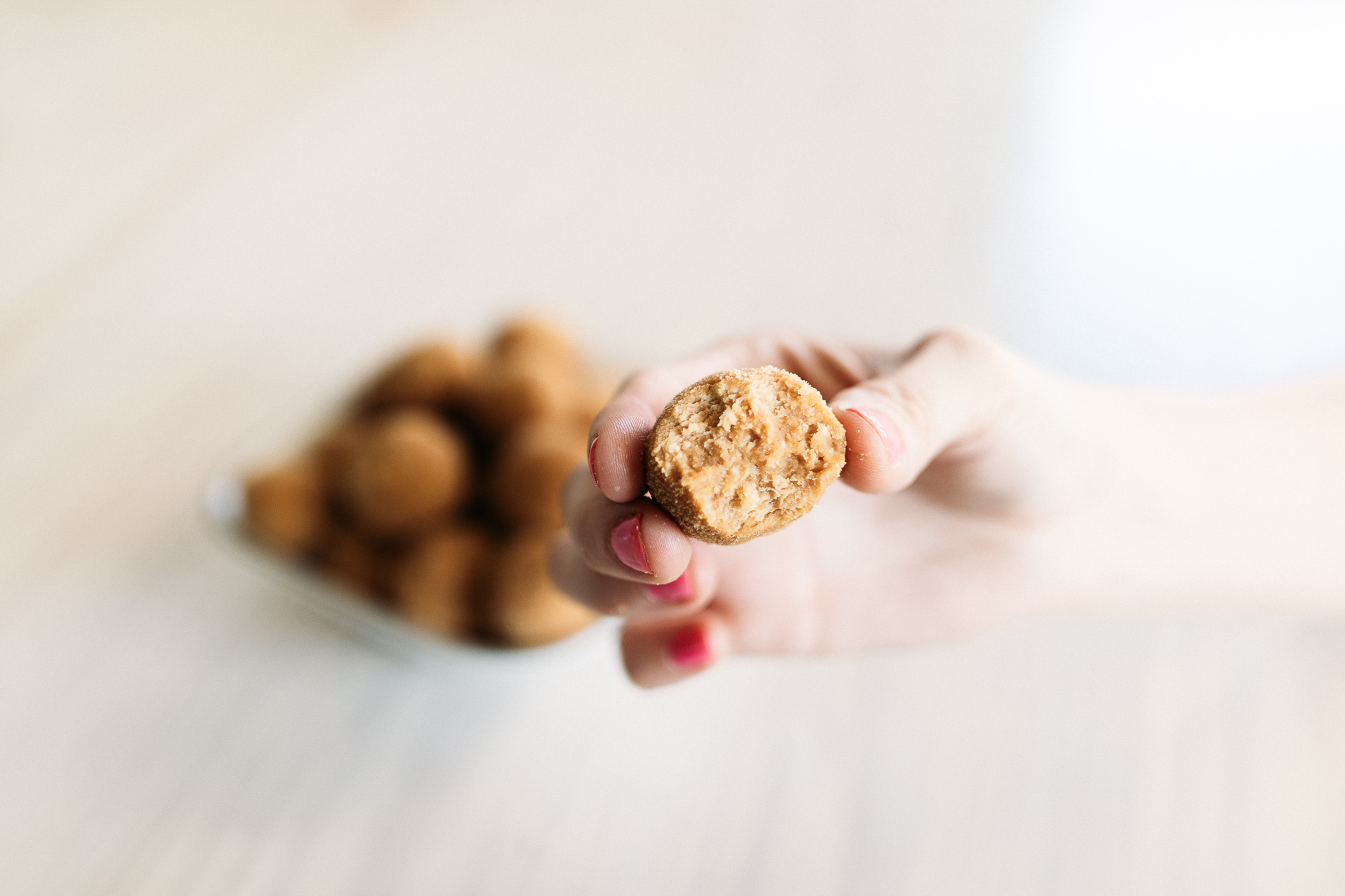 Peanut Butter Balls | No-Bake Peanut Butter Balls | Protein Snack | Peanut Butter Protein Ball | No-Bake Snack | This easy, peanut butter snack is packed with protein. It requires no baking either and can be made in minutes! #pb #peanutbutter #protein #snackideas #recipe #recipeoftheday #easyrecipe