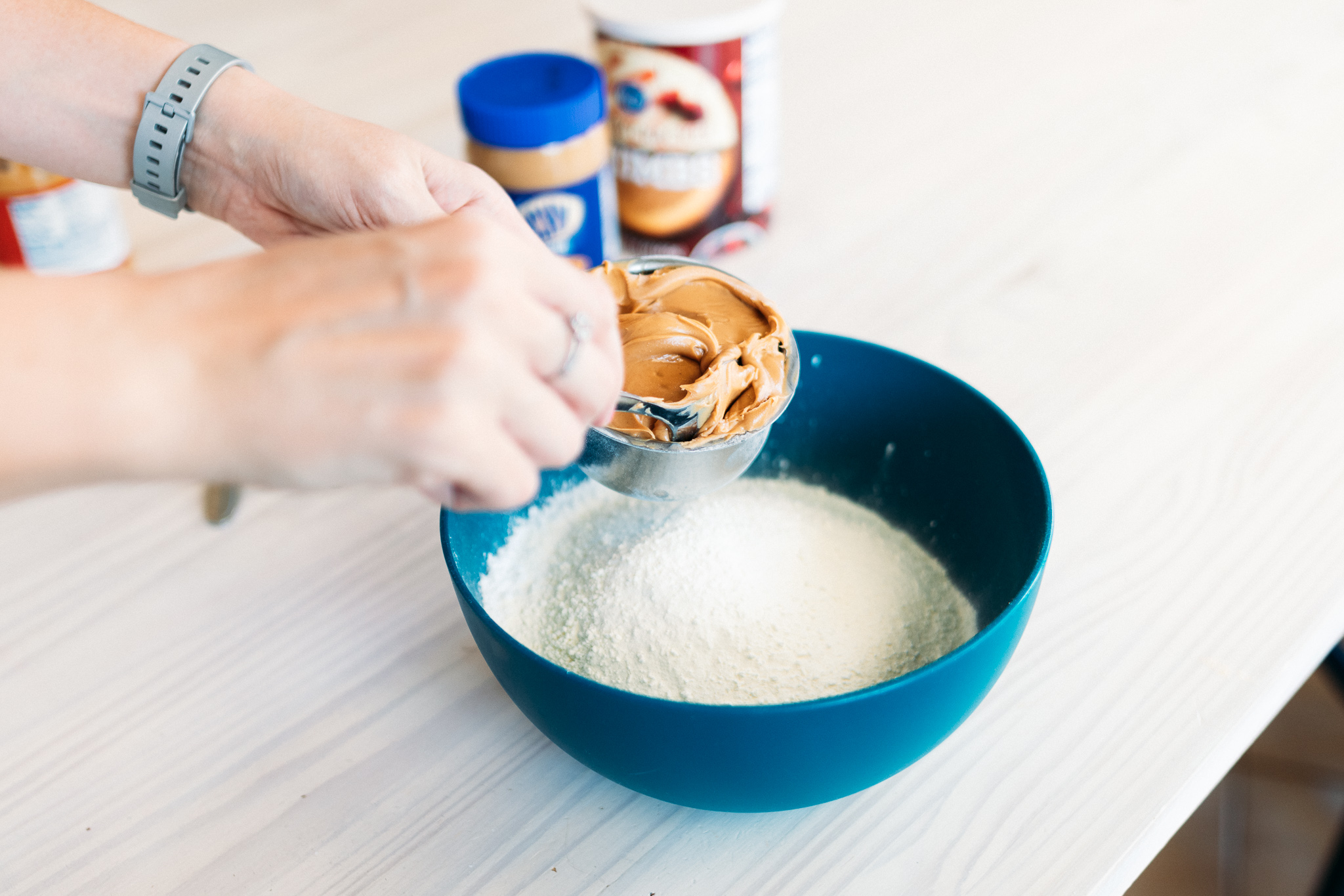 Peanut Butter Balls | No-Bake Peanut Butter Balls | Protein Snack | Peanut Butter Protein Ball | No-Bake Snack | This easy, peanut butter snack is packed with protein. It requires no baking either and can be made in minutes! #pb #peanutbutter #protein #snackideas #recipe #recipeoftheday #easyrecipe