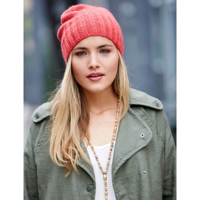 Looking for a quick knit project that requires just one skein of yarn? Here are 14 free patterns for knit hats that use just one skein of yarn. Such a fun weekend project or a cute gift idea!