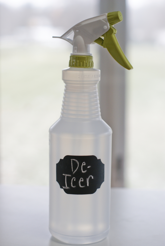 Homemade De Icer Spray | Best Homemade De Icer Spray | Homemade De Icer Spray for Car | Homemade Windshield De Icer Spray | Homemade Window De Icer Spray | De Icer Spray Homemade | De Icer Spray DIY | Looking for an easy solution to a windshield full of ice in the winter? Or have stuck car locks because of ice and snow? This homemade de icer spray uses only 2 ingredients and will easily melt off the ice on your windshield! Try it and see. #diy #ice #winter #hack #deicer #homemade #hack