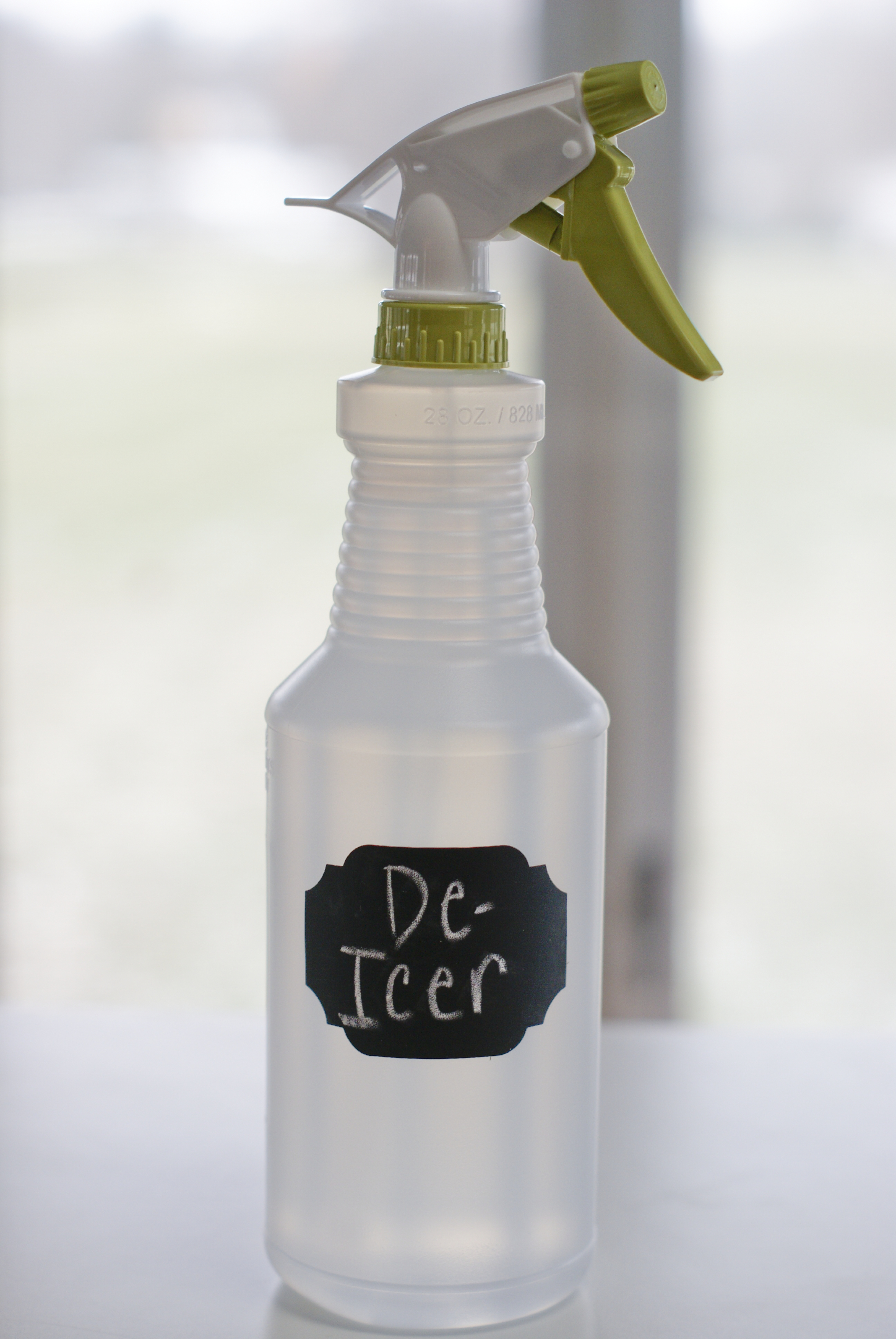 Homemade De Icer Spray | Best Homemade De Icer Spray | Homemade De Icer Spray for Car | Homemade Windshield De Icer Spray | Homemade Window De Icer Spray | De Icer Spray Homemade | De Icer Spray DIY | Looking for an easy solution to a windshield full of ice in the winter? Or have stuck car locks because of ice and snow? This homemade de icer spray uses only 2 ingredients and will easily melt off the ice on your windshield! Try it and see. #diy #ice #winter #hack #deicer #homemade #hack