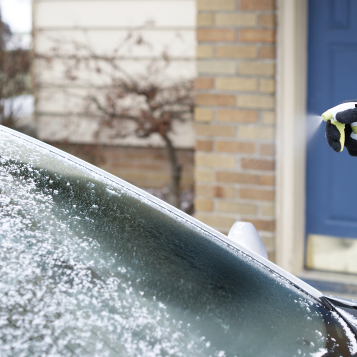 Homemade De Icer Spray | Best Homemade De Icer Spray | Homemade De Icer Spray for Car | Homemade Windshield De Icer Spray | Homemade Window De Icer Spray | De Icer Spray Homemade | De Icer Spray DIY | Looking for an easy solution to a windshield full of ice in the winter? Or have stuck car locks because of ice and snow? This homemade de icer spray uses only 2 ingredients and will easily melt off the ice on your windshield! Try it and see. #diy #ice #winter #hack #deicer #homemade #hack