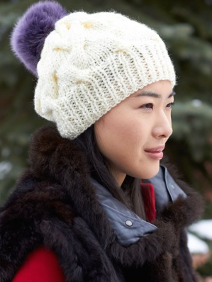 Looking for a quick knit project that requires just one skein of yarn? Here are 14 free patterns for knit hats that use just one skein of yarn. Such a fun weekend project or a cute gift idea!