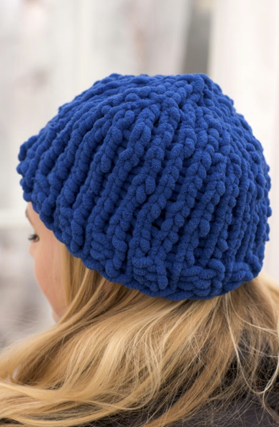 Looking for a quick knit project that requires just one skein of yarn? Here are 14 free patterns for knit hats that use just one skein of yarn. Such a fun weekend project or a cute gift idea!