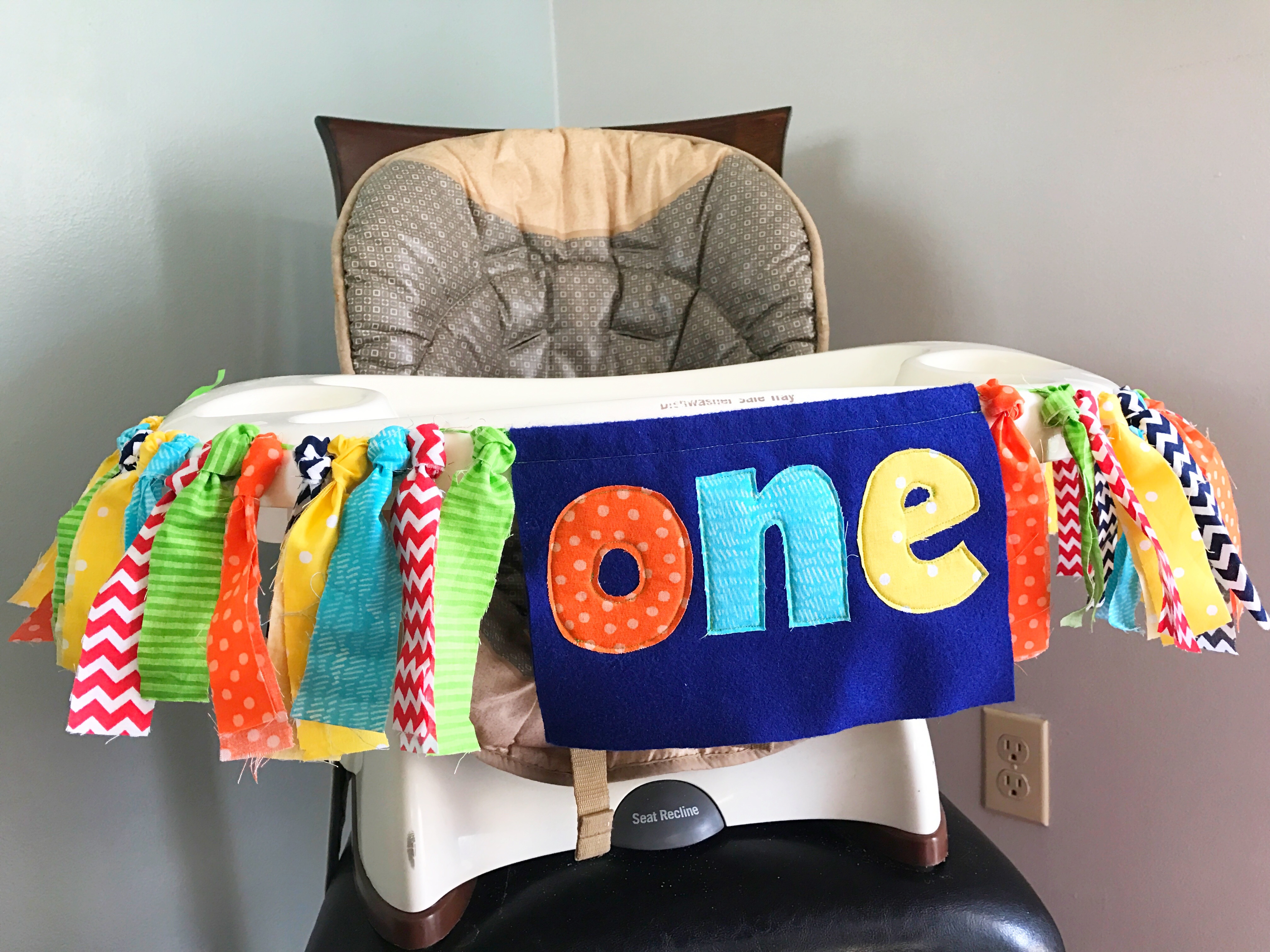 Cute Little Monster FIRST BIRTHDAY {with free templates!} | first birthday party | monster party | cake ideas | One year old | decorations | Check it out at Six Clever Sisters blog!