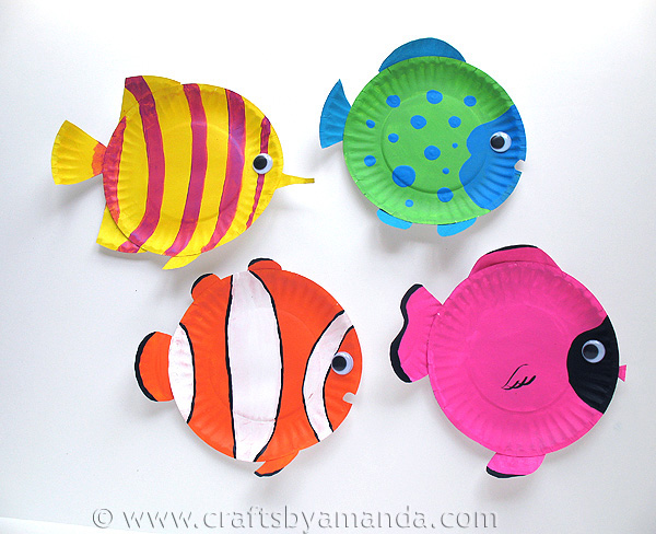 Paper Plate Crafts | Crafts for Kids | Easy Craft Ideas for Kids | Crafts Made from Paper Plates | Fun Things to Make With Kids | Check out this super cute collection of kids' crafts all made from paper plates and things you probably have around your home! Six Clever Sisters blog has the full collection of ideas!