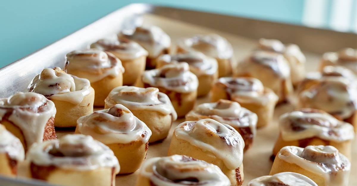 free cinnabon minibon roll sign up club email free food restaurant 2017