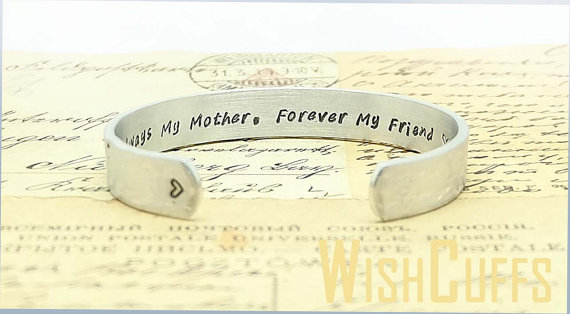 Mother's Day Gifts | Mother's Day | Etsy Shop | Gift Ideas | Mother's Day Gifts for Grandma | Gift Ideas Mother's Day | Mother's Day Gifts Ideas from Daughter | Gift Ideas on Etsy | Unique Mother's Day Gifts | Personalized Gifts | Looking for that special gift for Mom this year? I can't believe all these cute gift ideas. Check it out on Six Clever Sisters.