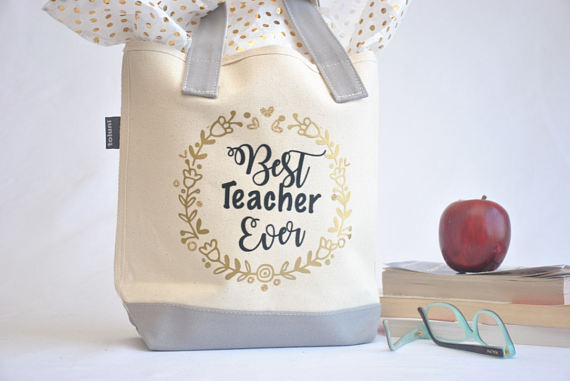 Teacher Gifts | End of Year Teacher Gifts | Teacher Appreciaiton | End of the Year Teacher Gift | Gift Idea for Teacher | Gift Idea for Teacher Appreciaiton | Be sure to thank your teacher this end of the school year for all of their hard work this whole year long! Need some unique ideas in what to give? Check out Six Clever Sisters compilation!
