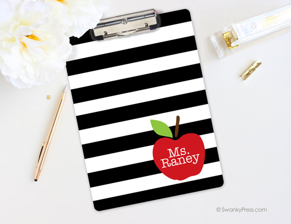 Teacher Gifts | End of Year Teacher Gifts | Teacher Appreciaiton | End of the Year Teacher Gift | Gift Idea for Teacher | Gift Idea for Teacher Appreciaiton | Be sure to thank your teacher this end of the school year for all of their hard work this whole year long! Need some unique ideas in what to give? Check out Six Clever Sisters compilation!