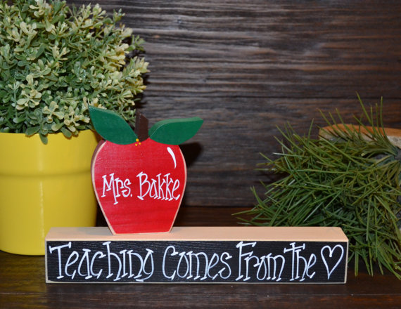 Teacher Gifts | End of Year Teacher Gifts | Teacher Appreciaiton | End of the Year Teacher Gift | Gift Idea for Teacher | Gift Idea for Teacher Appreciaiton | Be sure to thank your teacher this end of the school year for all of their hard work this whole year long! Need some unique ideas in what to give? Check out Six Clever Sisters compilation!