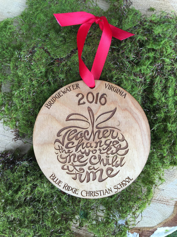 Teacher Gifts | End of Year Teacher Gifts | Teacher Appreciaiton | End of the Year Teacher Gift | Gift Idea for Teacher | Gift Idea for Teacher Appreciaiton | Be sure to thank your teacher this end of the school year for all of their hard work this whole year long! Need some unique ideas in what to give? Check out Six Clever Sisters compilation!