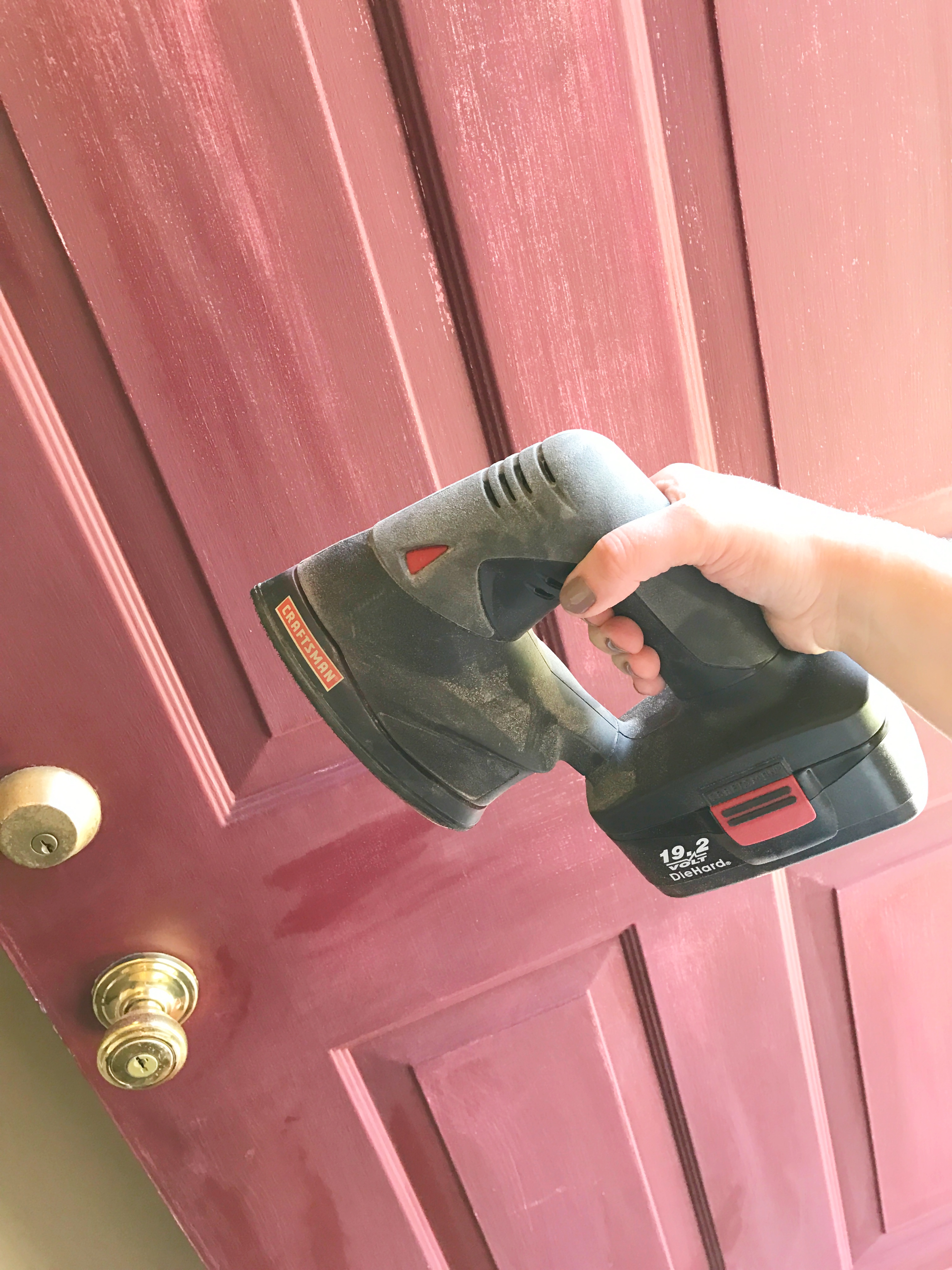 5 Simple Steps to a Front Door Makeover! | DIY Home | Home Makeover | DIY Home Decor on a Budget | House Makeover Exterior | DIY Home Ideas Project | Front Door Ideas | Behr Paint Colors | Front Door Colors | Home Improvement | Curb Appeal | By simply giving your front door a makeover, you'll take your look from 'blah' to stunning, fresh & beautiful!! Check out these 5 simple steps on www.sixcleversisters.com!