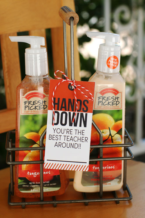 Teacher Appreciation Gifts | Gifts for Teachers End of Year | Teacher Appreciation Week | Gifts for Teachers | Teacher Appreciation Gifts DIY | Teacher Appreciation | Gifts for Teachers DIY | Teacher Appreciation Week Ideas | Searching for some easy teacher appreciation gift ideas? We at www.sixcleversisters.com have a nice roundup of ideas that are sure to be a hit! Check it out!