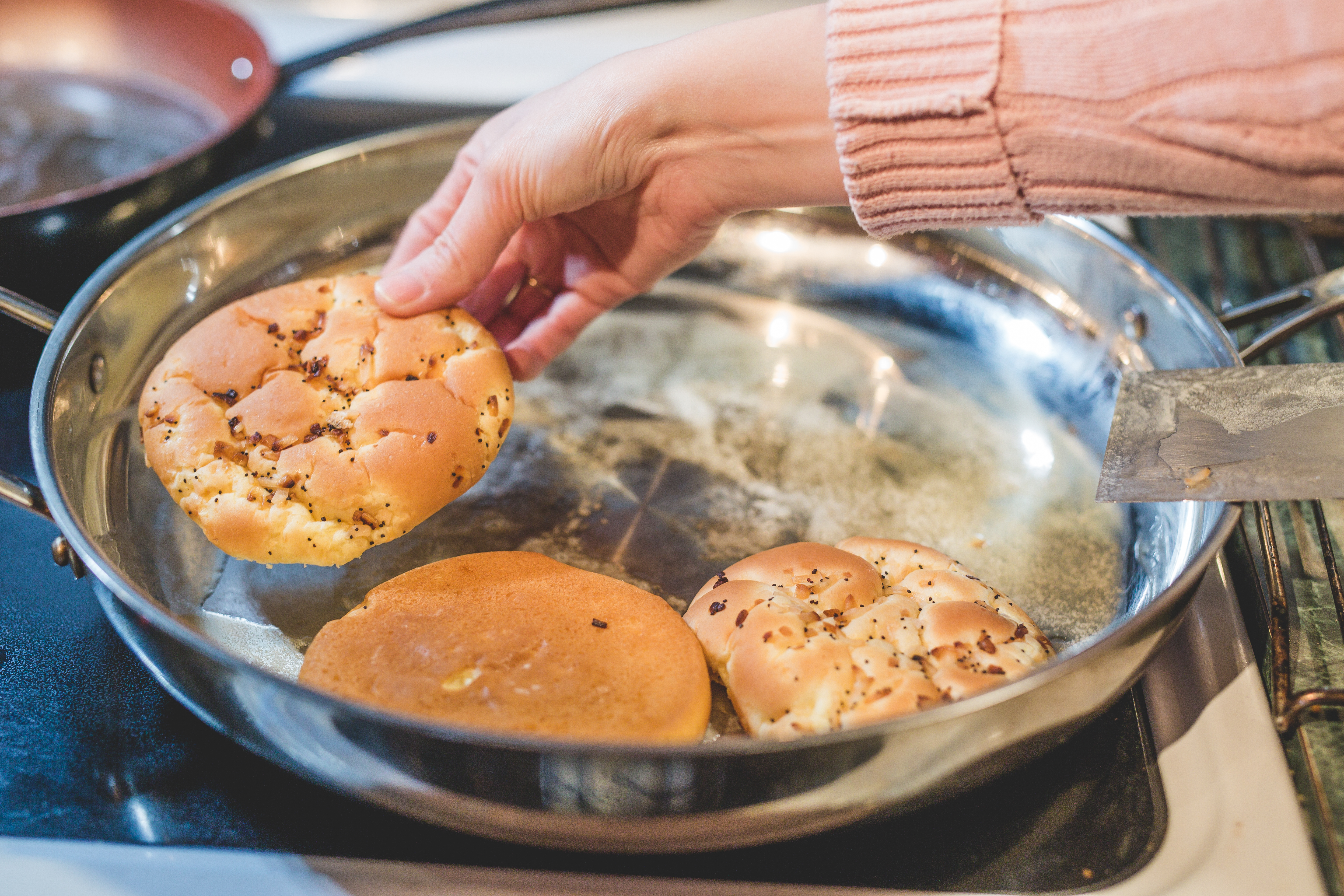 Rib Eye Sandwich | Grilled Rib Eye | Grilled Sandwich Ideas | Grilled Rib Eye Steak | Grilled Steak | Summer Party Food | Food Ideas | Get your grill fired up for the summer and make these delicious rib eye sandwiches for a summer backyard party! Find the recipe and tutorial at SixCleverSisters.com