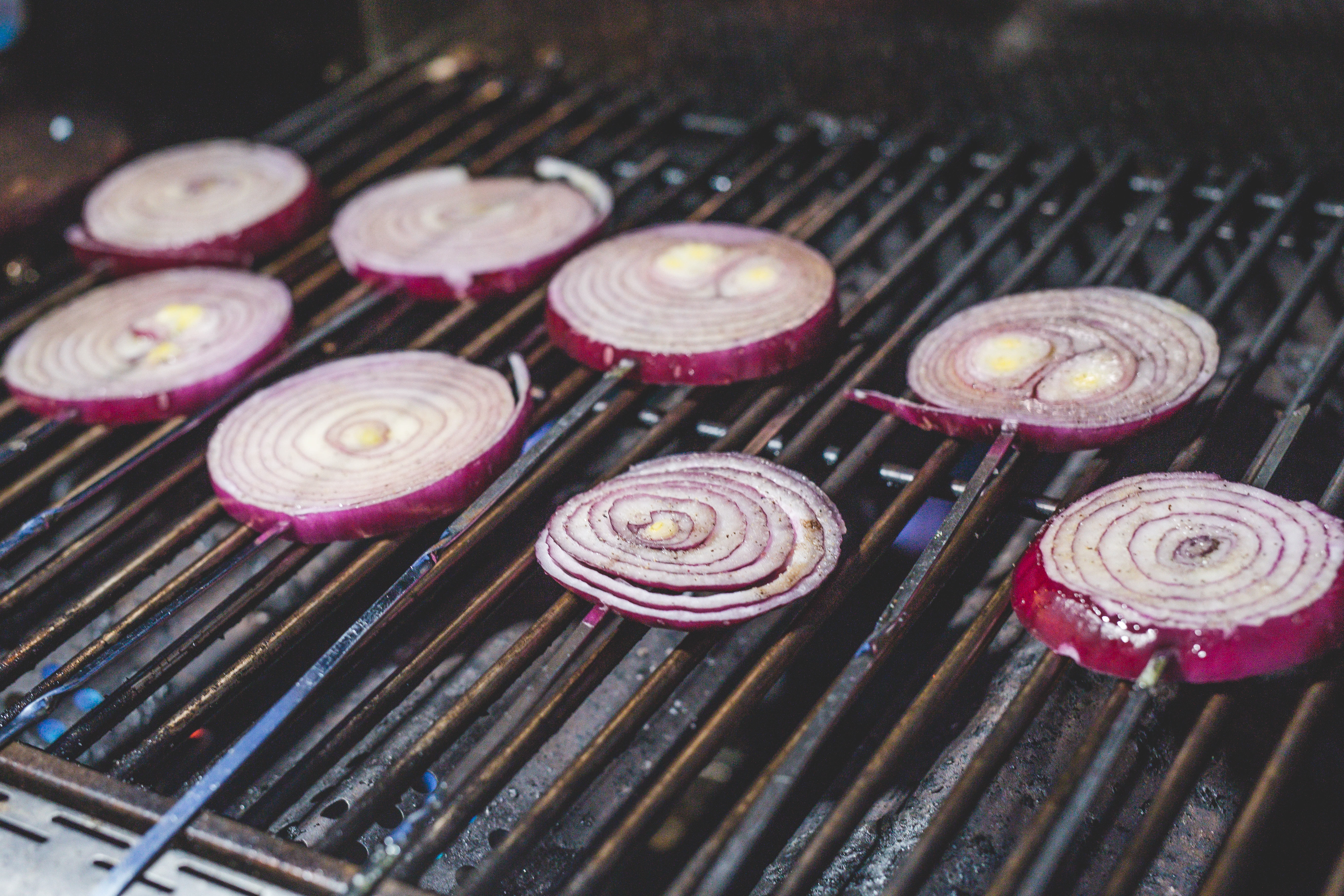 Rib Eye Sandwich | Grilled Rib Eye | Grilled Sandwich Ideas | Grilled Rib Eye Steak | Grilled Steak | Summer Party Food | Food Ideas | Get your grill fired up for the summer and make these delicious rib eye sandwiches for a summer backyard party! Find the recipe and tutorial at SixCleverSisters.com