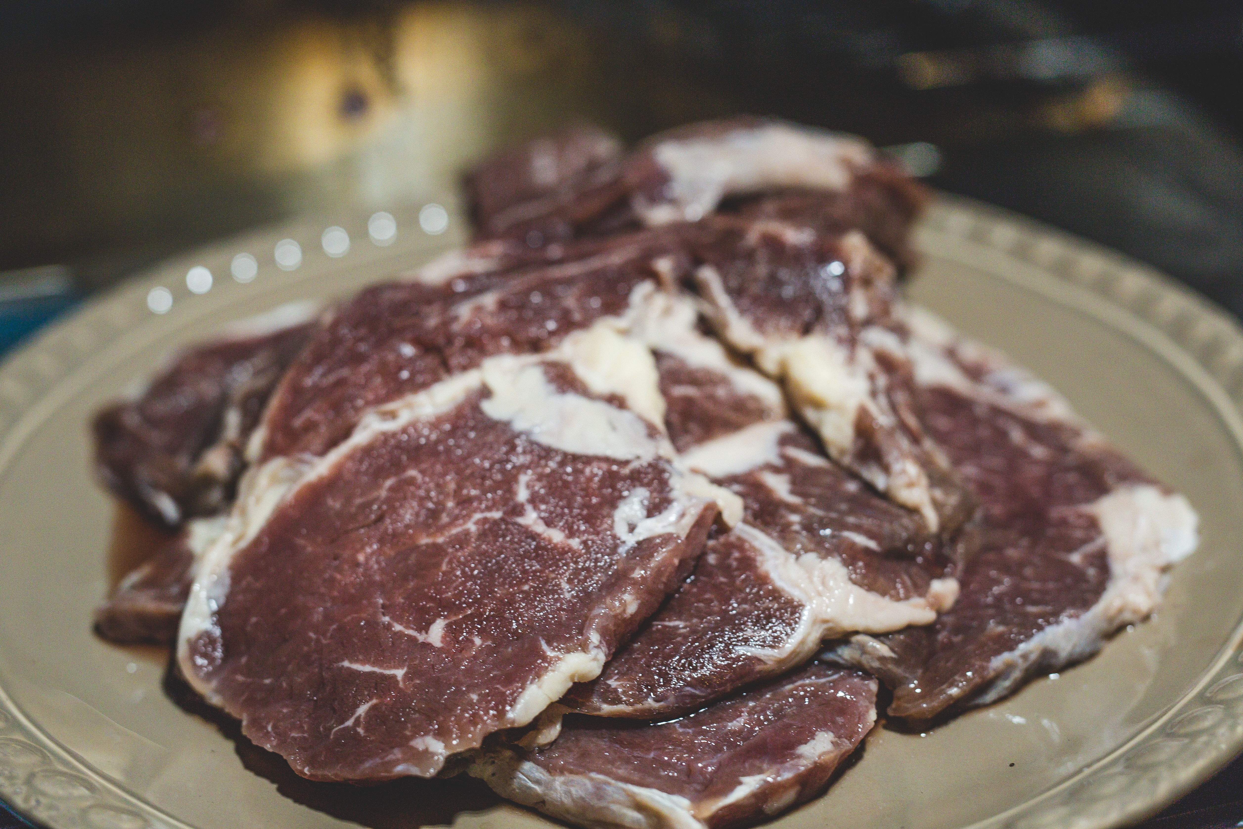 Rib Eye Sandwich | Grilled Rib Eye | Grilled Sandwich Ideas | Grilled Rib Eye Steak | Grilled Steak | Summer Party Food | Food Ideas | Get your grill fired up for the summer and make these delicious rib eye sandwiches for a summer backyard party! Find the recipe and tutorial at SixCleverSisters.com