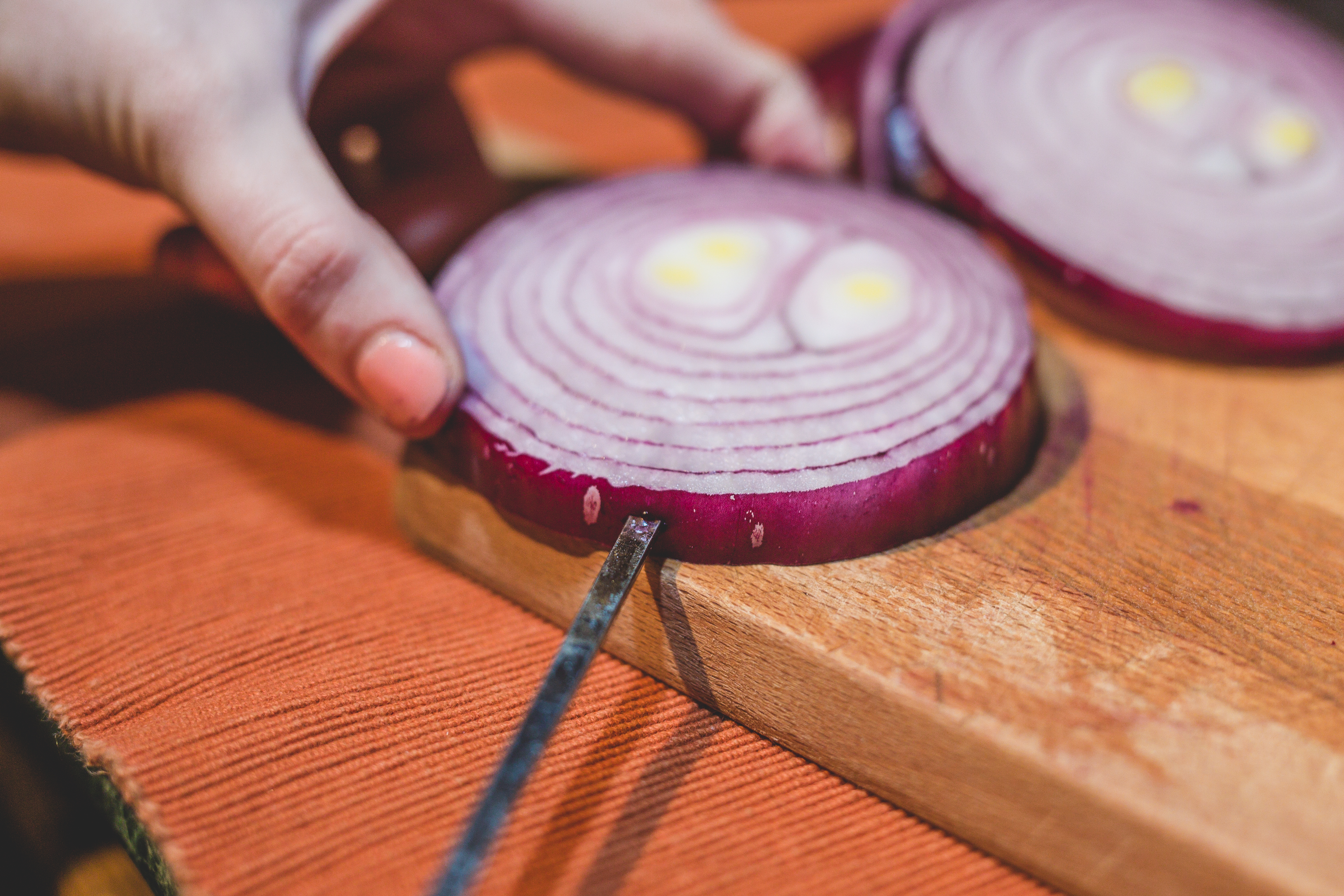 Rib Eye Sandwich | Grilled Rib Eye | Grilled Sandwich Ideas | Grilled Rib Eye Steak | Grilled Steak | Summer Party Food | Food Ideas | Get your grill fired up for the summer and make these delicious rib eye sandwiches for a summer backyard party! Find the recipe and tutorial at SixCleverSisters.com