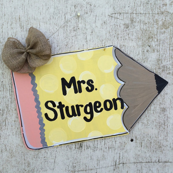 Teacher Gifts | End of Year Teacher Gifts | Teacher Appreciaiton | End of the Year Teacher Gift | Gift Idea for Teacher | Gift Idea for Teacher Appreciaiton | Be sure to thank your teacher this end of the school year for all of their hard work this whole year long! Need some unique ideas in what to give? Check out Six Clever Sisters compilation!