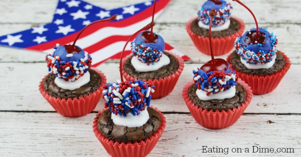 Patriotic Cupcakes | Memorial Day | Picnic Ideas | Red White Blue | Summer Desserts | Picnic Food | Cupcake Recipes | American Fun Food Ideas