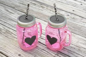 DIY Chalkboard Lids | Mason Jar Lids | Chalkboard Labels | DIY Gift Ideas | Mason Jar Crafts | Chalkboard Paint Crafts | Decorating Jar Lids | Gift Ideas | This easy #tutorial is on Six Clever Sisters. Find out how to make these diy chalkboard mason jar straw lids!