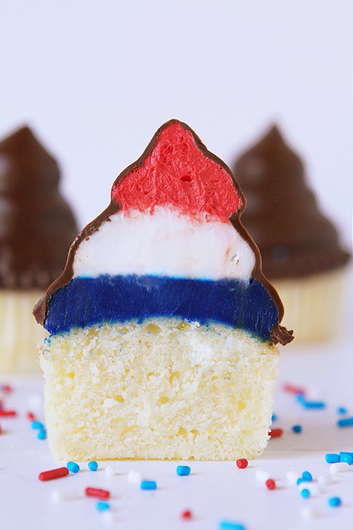 Patriotic Cupcakes | Memorial Day | Picnic Ideas | Red White Blue | Summer Desserts | Picnic Food | Cupcake Recipes | American Fun Food Ideas