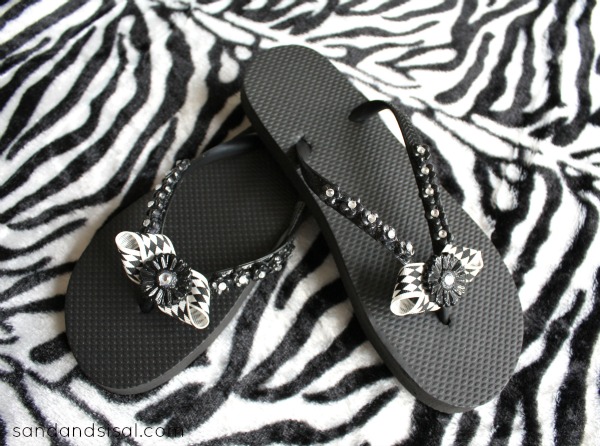 Flip Flops | Flip Flop Crafts |. Flip Flops DIY | Flip Flops DIY Fabric | Flip Flops DIY Kids | Flip Flop DIY Crafts | Flip Flop Makeover | Flip Flop Makevoer DIY | Flip Flop Ideas | Flip Flop Into Summer | DIY Flip Flops | DIY Flip Flops for Kids | DIY Flip Flops Ribbon | Flip Flops Decorated | Cute Flip Flops | Cute Flip Flops for Teens | Cute Flip Flops Fashion | You can turn some plain flip flops into something super cute with a few diy ideas on sixcleversisters.com !