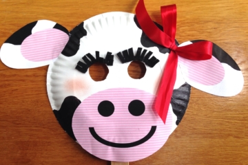 Chick-fil-a Cow Appreciation Day | Cow Appreciation Day Ideas | Chick-fil-A Cow Mask | Chickfila Cow Day | Paper Plate Crafts | Paper Plate Cow | Paper Plate Cow Craft | Cow Mask | Cow Mask for Kids | CFA | Chickfila Day | Cow Face | Are you ready to #eatmorechikin ? If you're a family that loves Chick-fil-a, you know what Cow Appreciation Day means! And, Six Clever Sisters has easy cow masks ideas for you for the whole family!