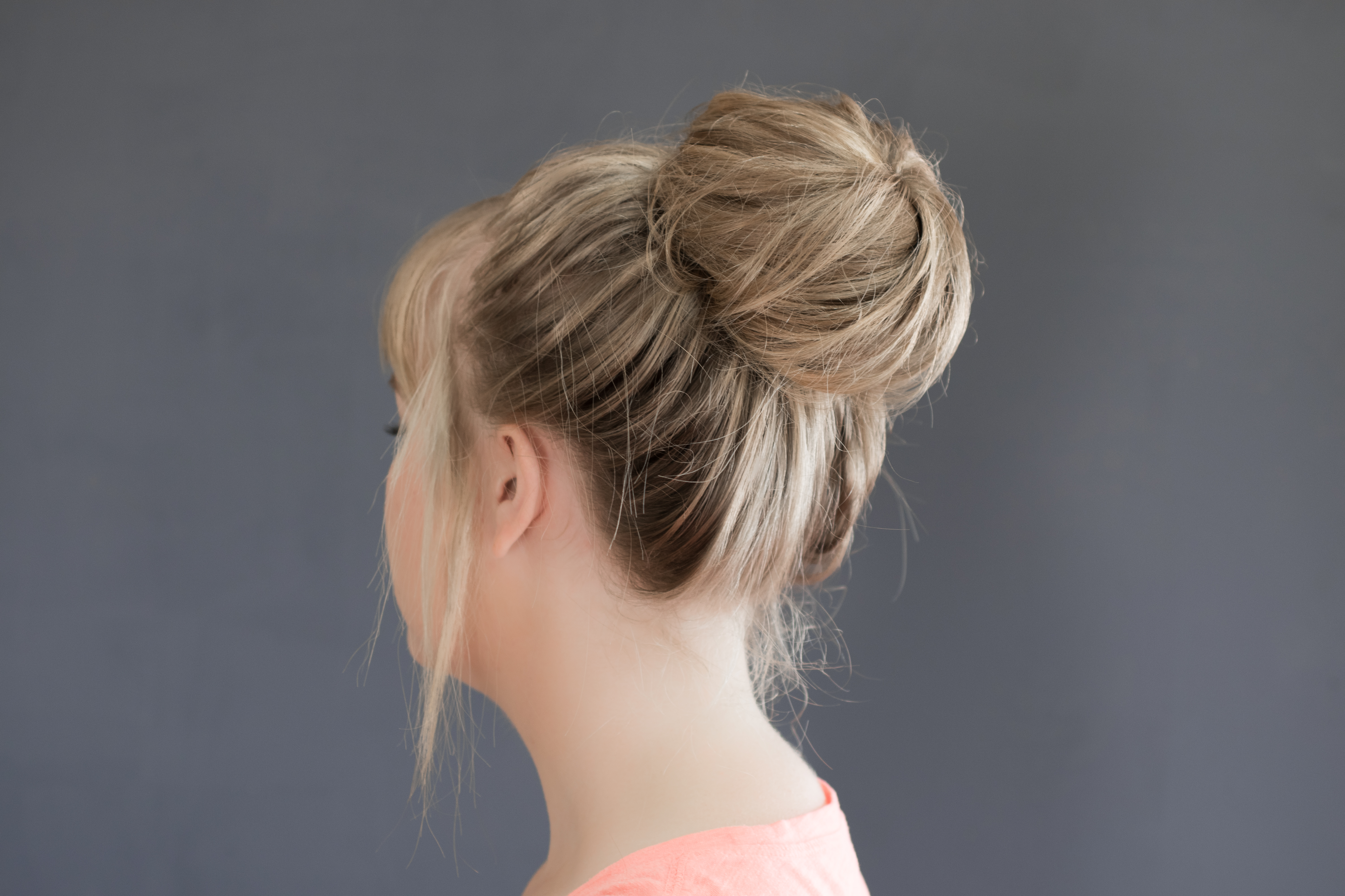 Hair Tutorial | Big Messy Bun | Messy Bun Tutorial | Hair Hack | Foam Bun Tutorial | Always get the perfect big messy bun with this tip! Tutorial at SixCleverSisters.com