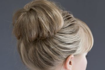 Hair Tutorial | Big Messy Bun | Messy Bun Tutorial | Hair Hack | Foam Bun Tutorial | Always get the perfect big messy bun with this tip! Tutorial at SixCleverSisters.com