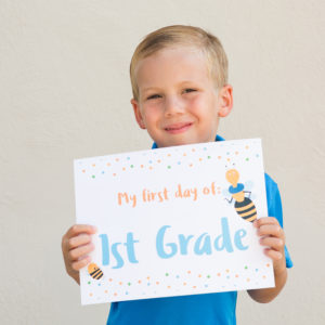 Back to School Signs | Back to School Signs free printable | Back to School Signs free | First day of school signs | first day of school signs free | first day of school signs free printable | first day of school signs printable | Download and print these #firstdayofschool signs on the #sixcleversisters blog! 