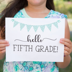 Back to School Signs | Back to School Signs free printable | Back to School Signs free | First day of school signs | first day of school signs free | first day of school signs free printable | first day of school signs printable | Download and print these #firstdayofschool signs on the #sixcleversisters blog! 