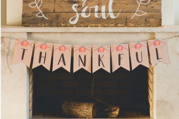 Free Printable Fall Banner | Fall Banner | Fall Banner DIY | Fall Banner Printable | Fall Banner Ideas | Fall Banners for mantle | Head over to the Six Clever Sisters blog to download this free printable fall banner featuring pumpkins and the look of kraft paper!