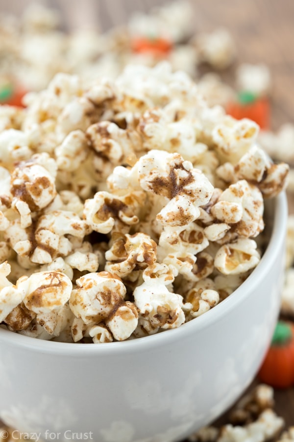 12 Holiday Recipes | Popcorn Recipes | Holiday Recipes | Popcorn Recipes Sweet | Foods for Gifts | Popcorn Recipes Sweet | Foods for Gift Giving | Homemade Food Gifts | Homemade Food Gifts Easy | Recipes for Popcorn | You'll love these fun popcorn recipes on Six Clever Sisters. These make great foods for gifting this holiday season!