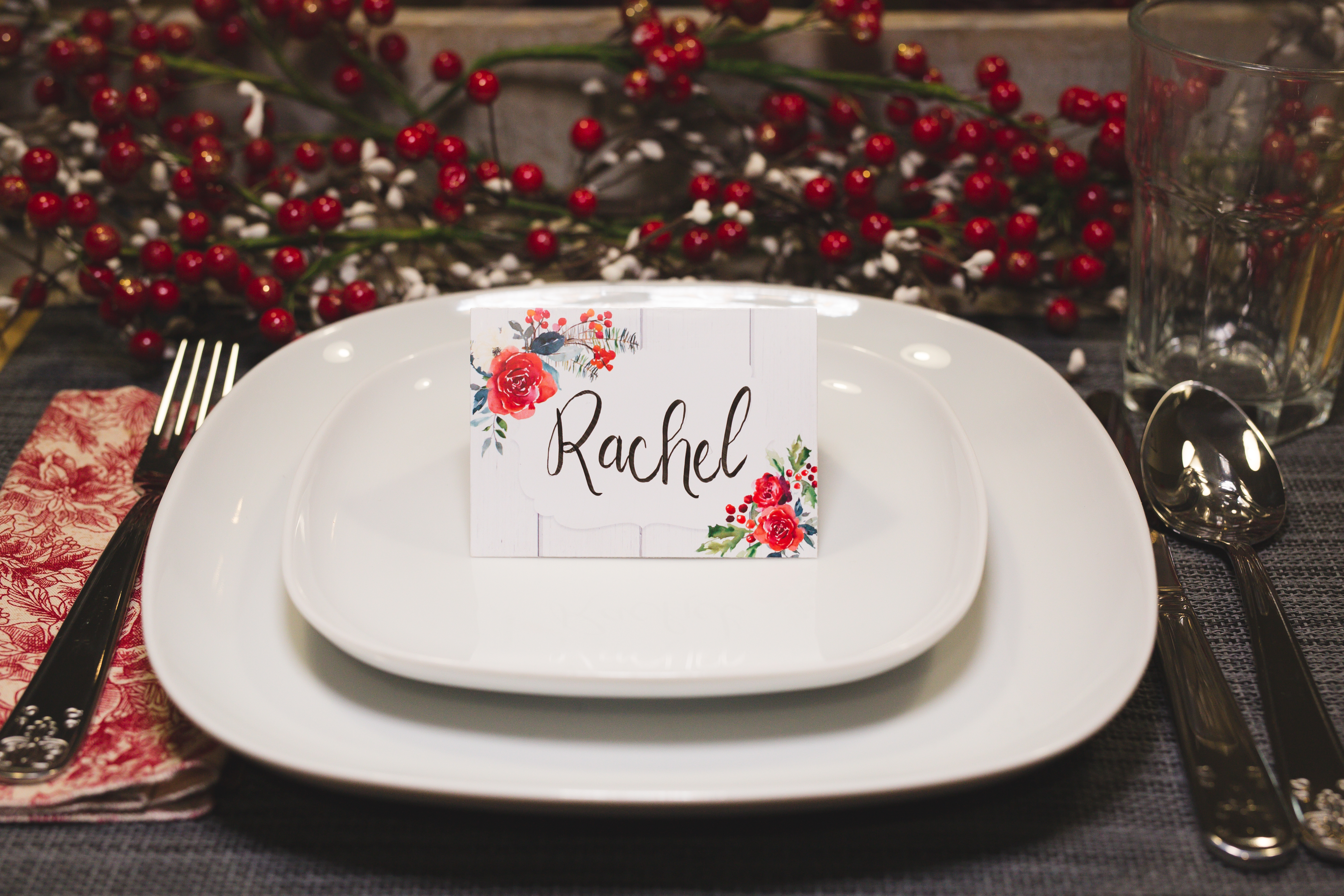 Christmas Table Place Cards | Christmas Name Place Cards | Christmas Table Decor | Christmas Table Settings | Christmas Table Name Tags Place Settings | Free printable table place cards for Christmas! 4 designs to download on the Six Clever Sisters blog.
