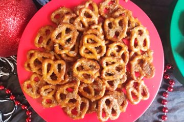 Cinnamon Sugar Pretzels | Christmas Snack | Christmas | Winter Party | Pretzel | snack Recipe | Christmas Snack Ideas | Christmas Snacks For Party | Christmas Food | Party Food | Seasoned Pretzels | Snack Food | Snacks for Party | Pretzel Recipes | Cinnamon | Sweet and Salty Snacks | A yummy sweet and salty snack, recipe on Six Clever Sisters!