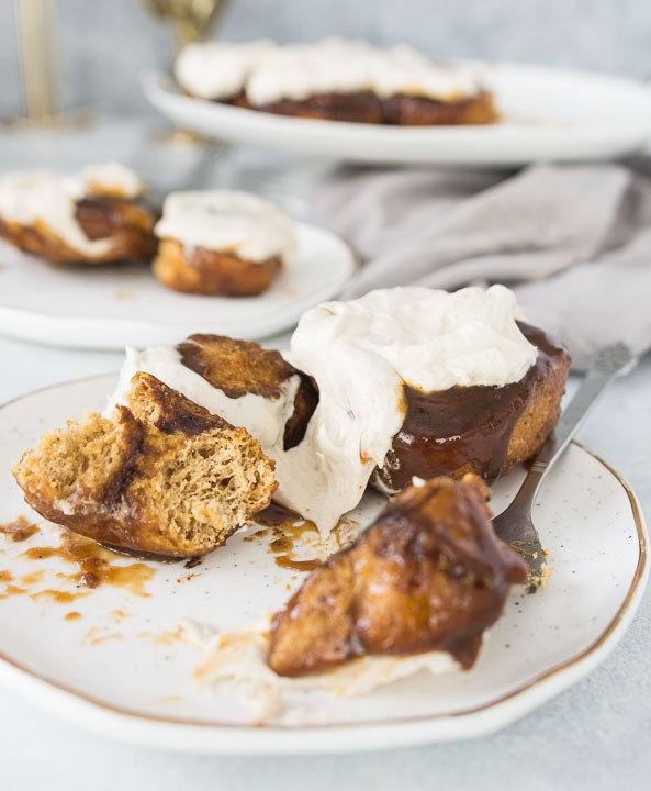 Make Ahead Breakfast | Make Ahead Breakfast Casserole | Make Ahead Breakfast Healthy | Make Ahead Breakfast Burrito | Make Ahead Breakfast Cups | Breakfast Ideas | Breakfast Casserole | Breakfast Recipes | Holiday Breakfast | Holiday Breakfast Ideas | Holiday Breakfast Recipes | Holiday Breakfast Casserole | Breakfast Ideas That Can Be Frozen | Looking for a way to have a delicious without all the work of making it in the morning? This collection of recipes includes a great variety of #breakfast ideas that can be made the night before. And, a lot of these recipes give you the freezing instructions as well.