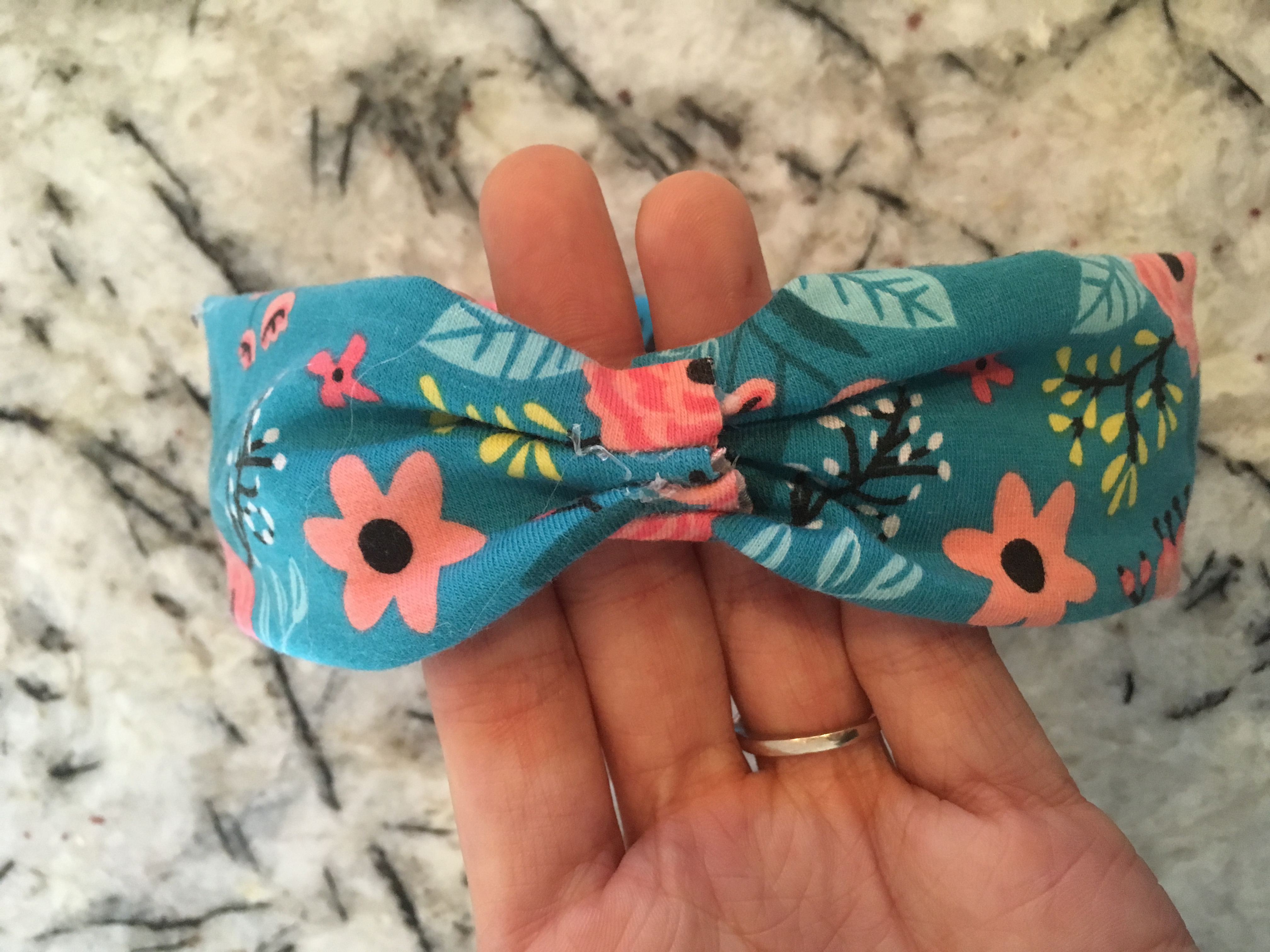 Baby Floral Headband Wrap Knit DIY | Cute Baby Headband Ideas | Newborn Headwrap | Floral Knit Headwrap | Floral Headband