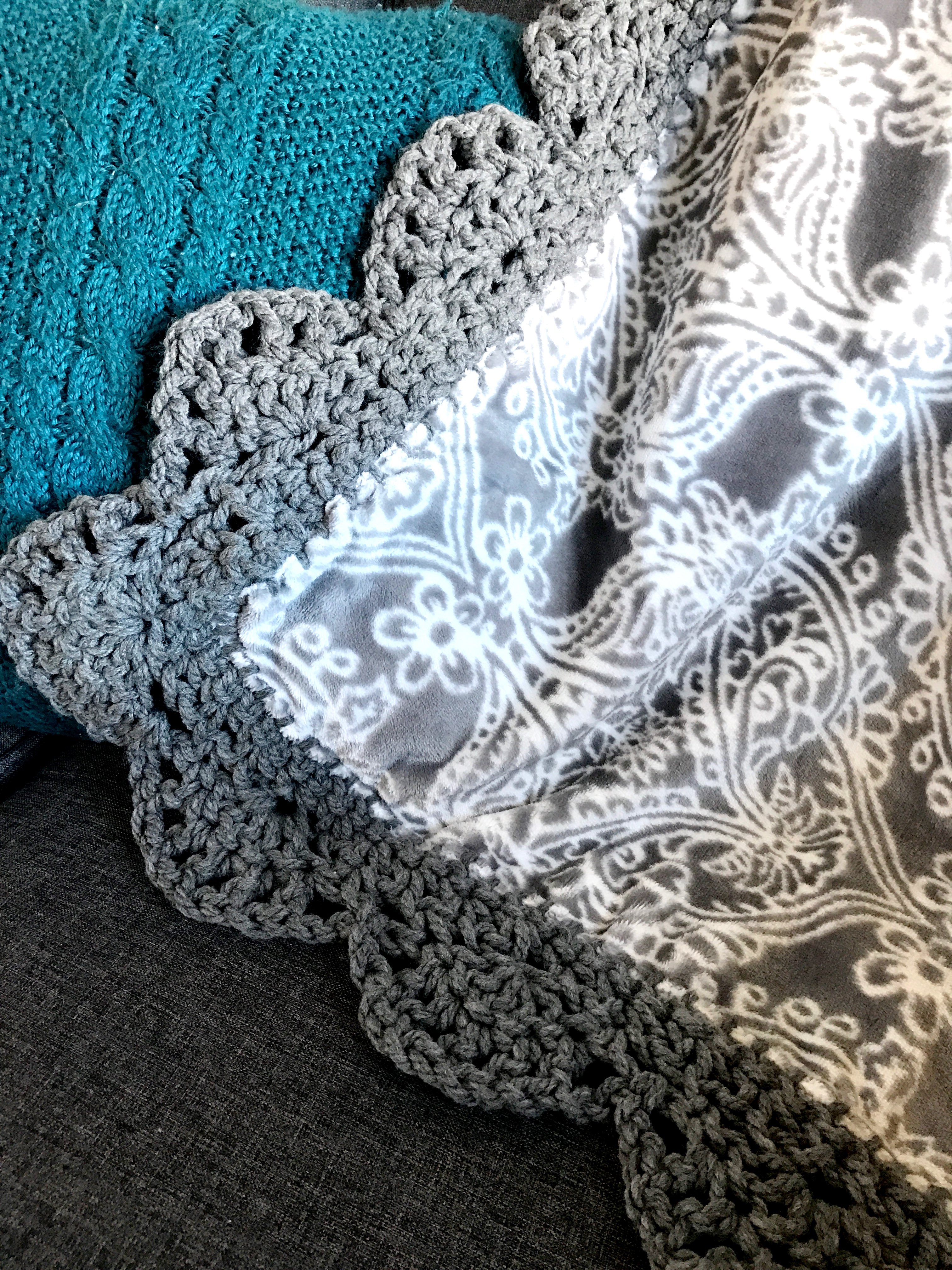 Crochet Pattern | Crochet Edge | Pattern | Scallop Edge | Free Pattern | Free Crochet Pattern | Afghan | Crochet Afghan | Crochet Throw | Crochet Patterns Free | Crochet Patterns Free Beginner | Crochet Patterns Free Blanket | Six Clever Sisters